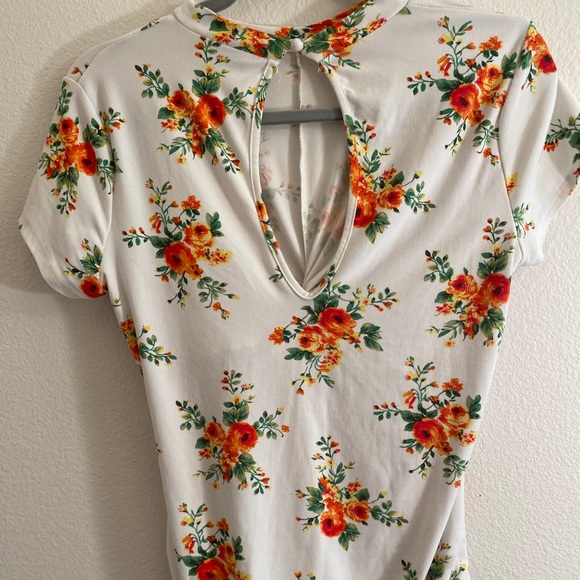 👜Ivory Floral Print Soft Bodysuit - Picture 4 of 9